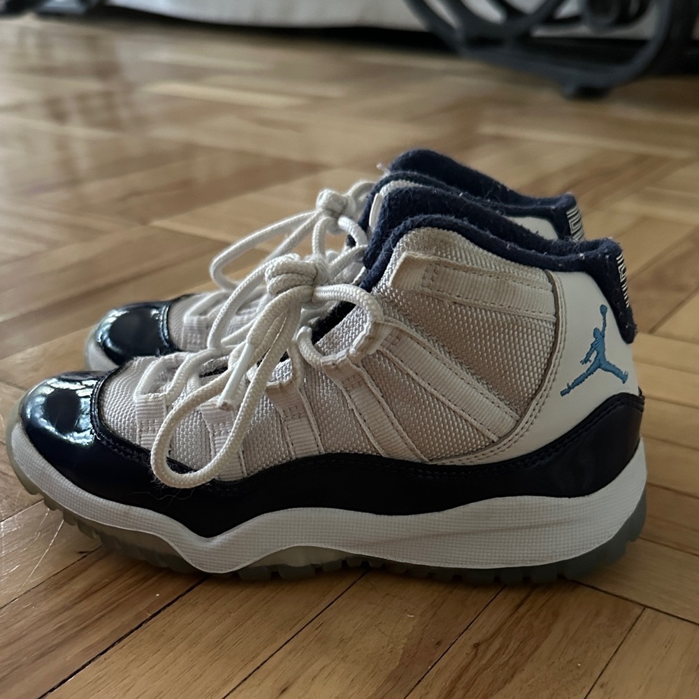 Jordan Kids' Sneakers - Cream and Navy